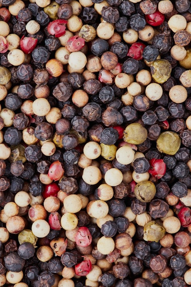 White Pepper vs Black Pepper: What’s the Difference?
